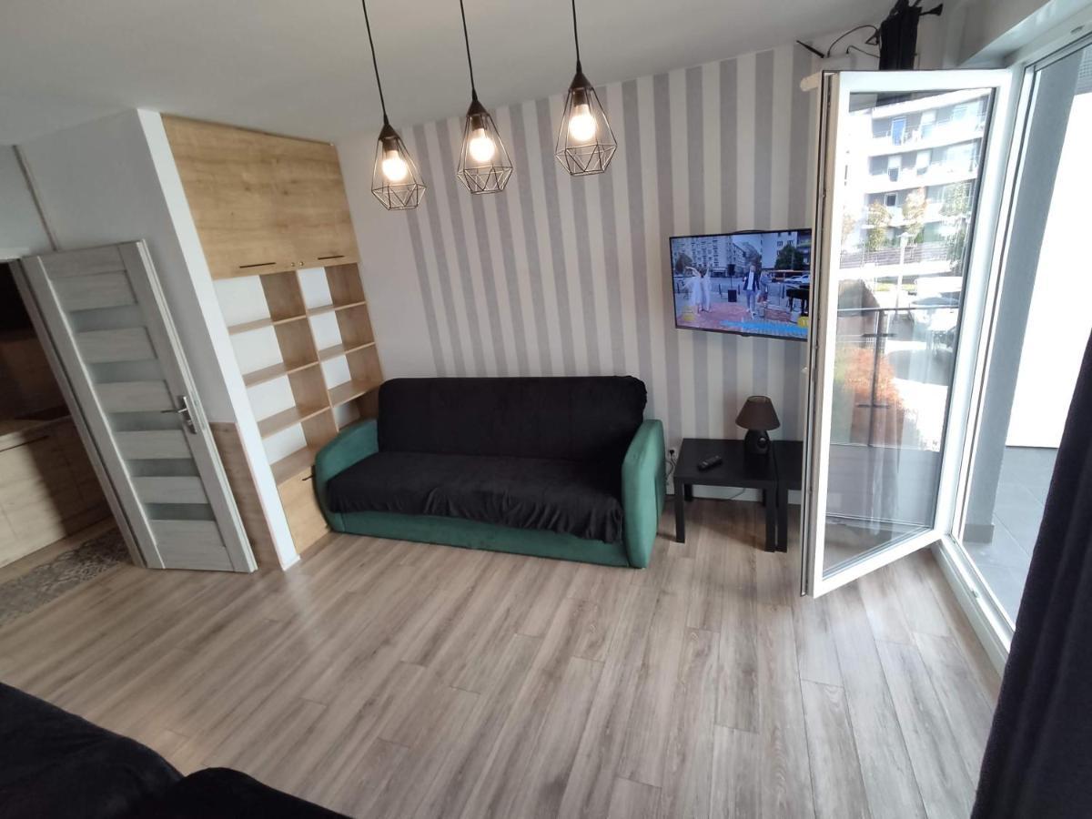 1120 Smialego 41 - Tanie Pokoje W Apartamencie - Samodzielne Zameldowanie - Self Check In Poznan Bagian luar foto