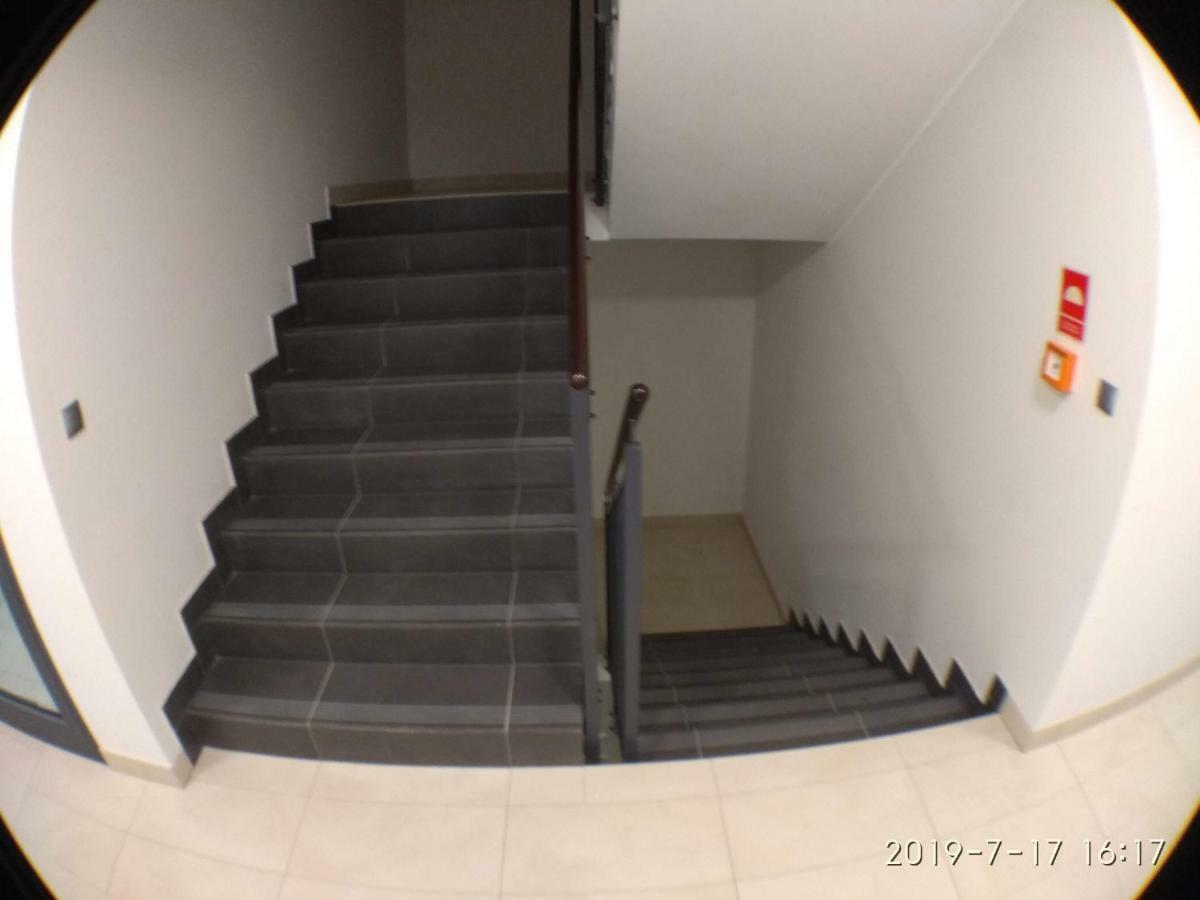 1120 Smialego 41 - Tanie Pokoje W Apartamencie - Samodzielne Zameldowanie - Self Check In Poznan Bagian luar foto