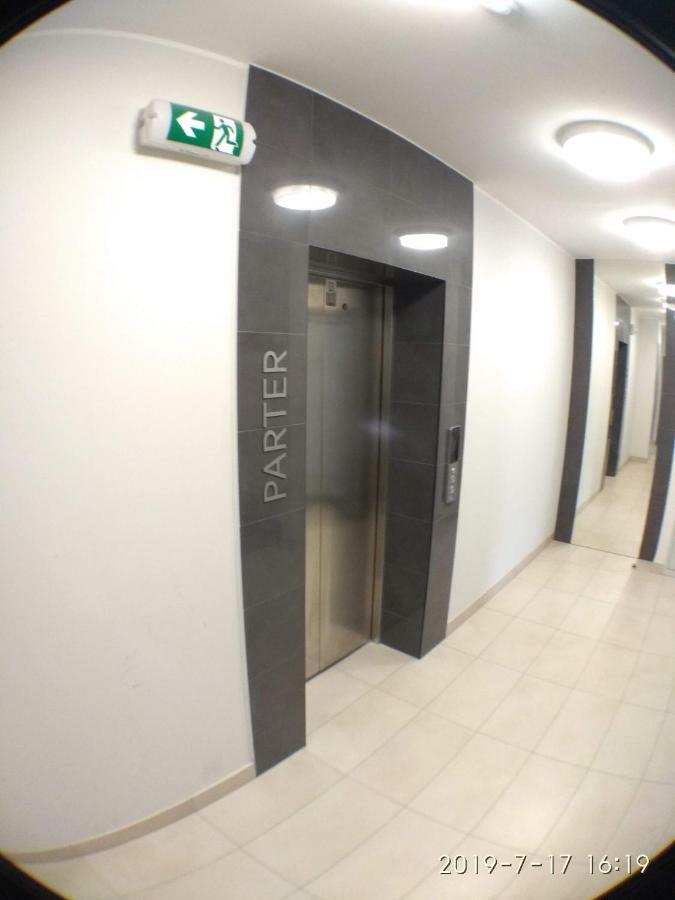 1120 Smialego 41 - Tanie Pokoje W Apartamencie - Samodzielne Zameldowanie - Self Check In Poznan Bagian luar foto