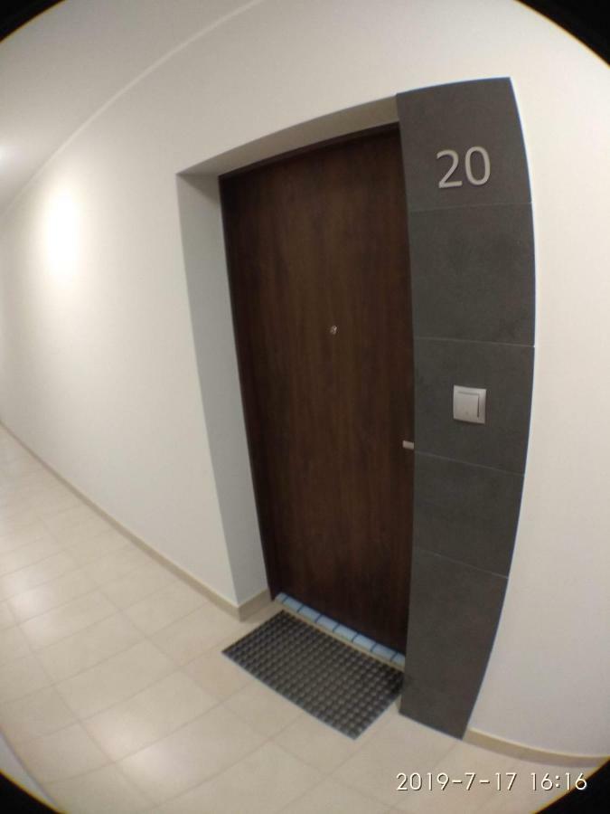 1120 Smialego 41 - Tanie Pokoje W Apartamencie - Samodzielne Zameldowanie - Self Check In Poznan Bagian luar foto