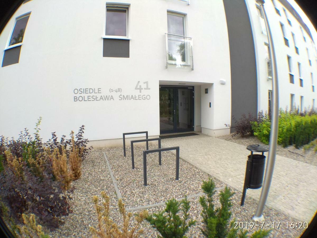 1120 Smialego 41 - Tanie Pokoje W Apartamencie - Samodzielne Zameldowanie - Self Check In Poznan Bagian luar foto