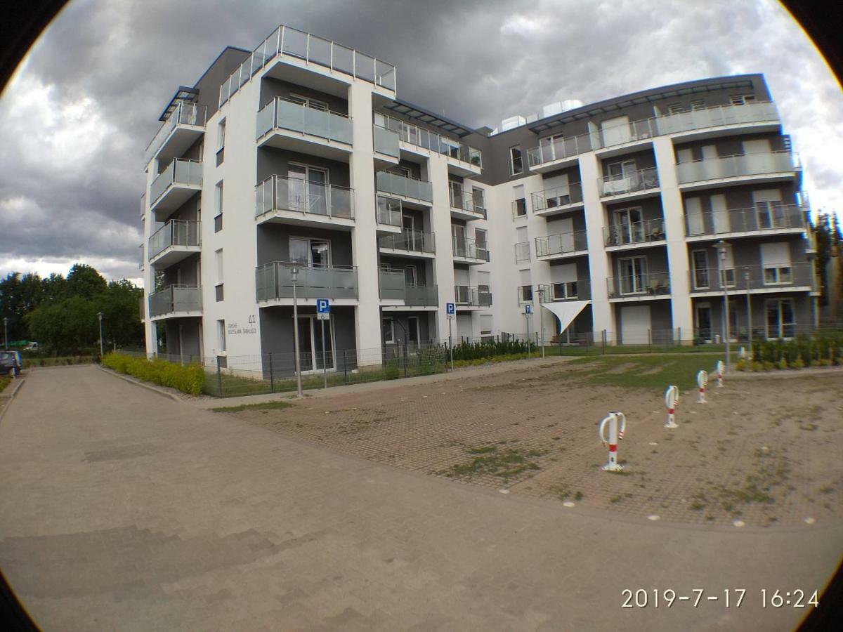 1120 Smialego 41 - Tanie Pokoje W Apartamencie - Samodzielne Zameldowanie - Self Check In Poznan Bagian luar foto